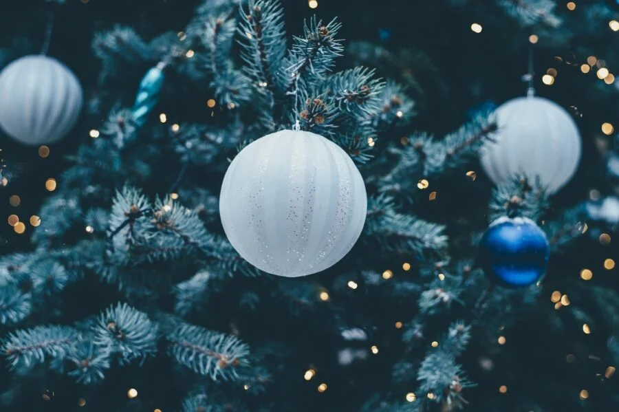 Bring the Hamptons Christmas Magic to Your Living Room
